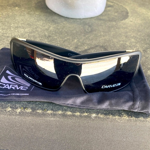 Carve “Korbin”unisex polarized wrap sunglasses with pouch - Picture 3 of 8